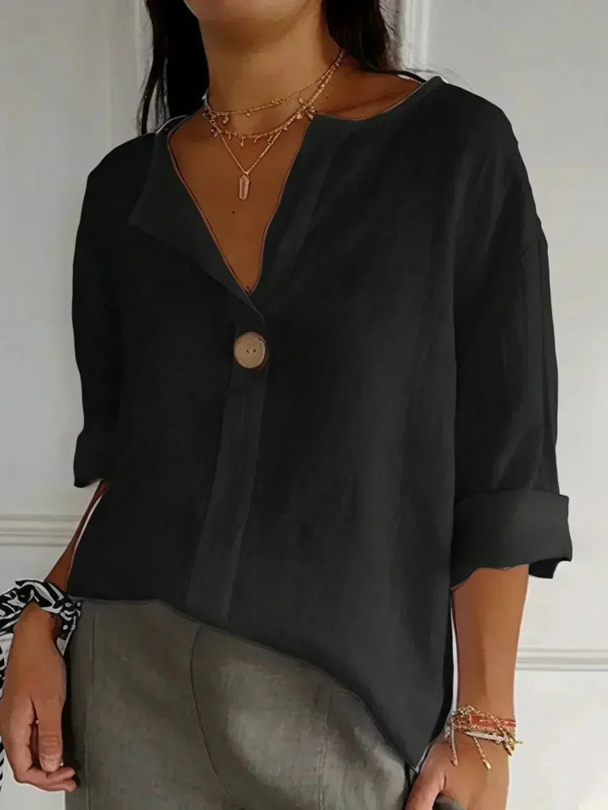 CASELLE | RELAXED V-NECK TOP