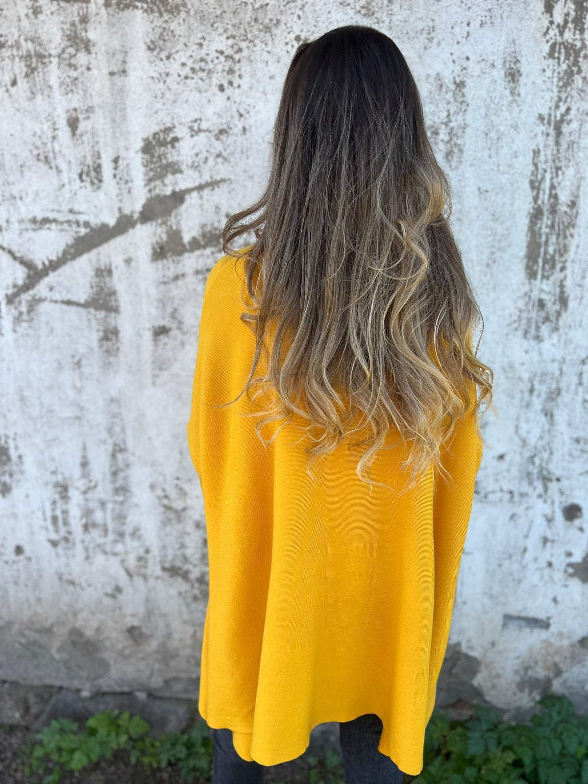 BESSY | COMFORTABLE SWEATER WITH V-NECK AND LONG SLEEVES